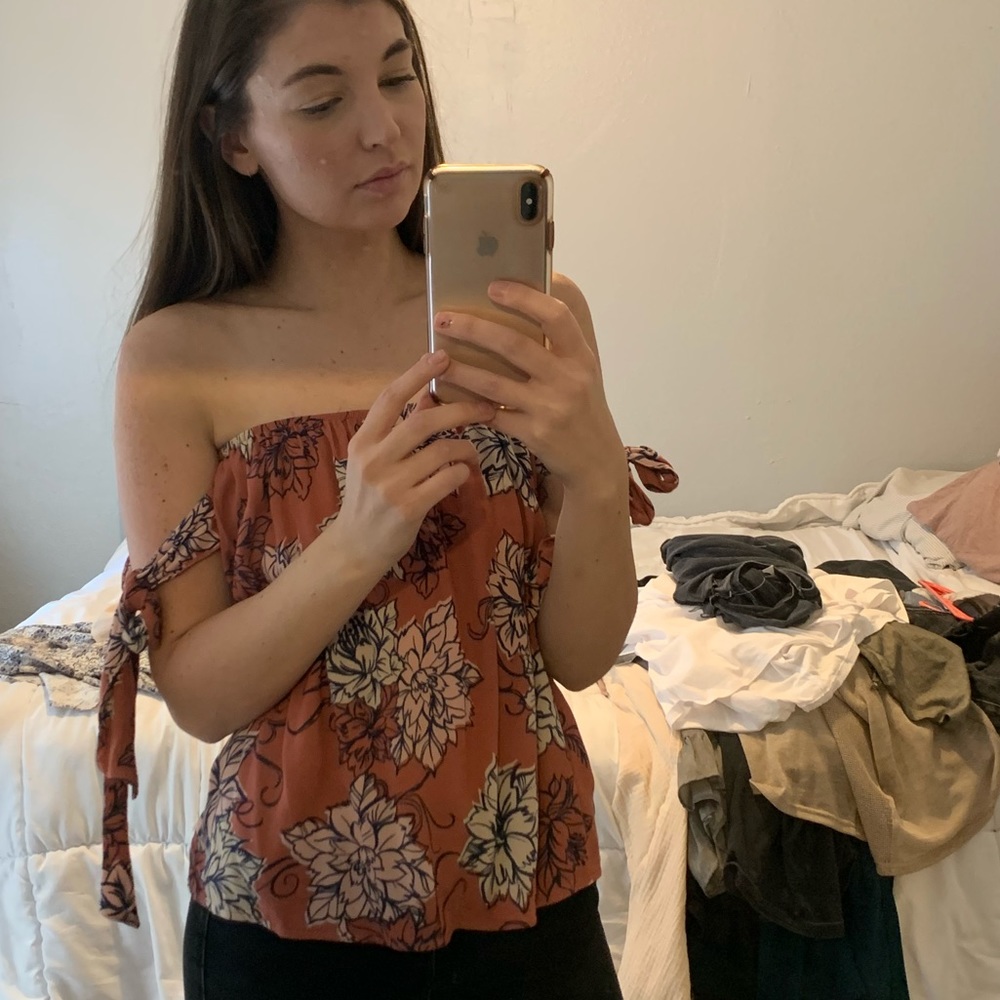 Others Follow Floral Off Shoulder - Picture 3 of 3